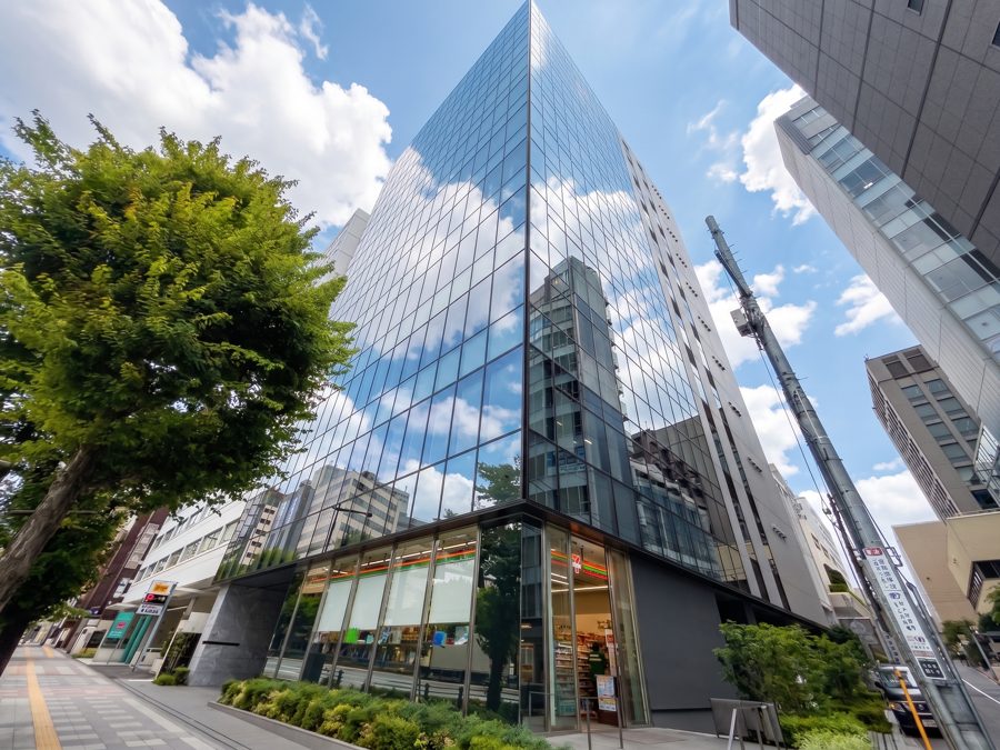 市ヶ谷オフィス：本社ビル外観